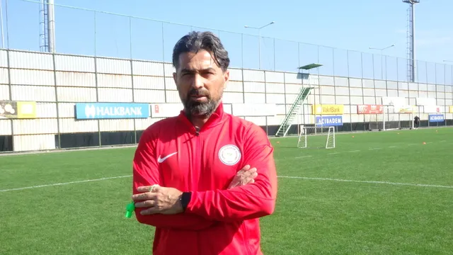 Çaykur Rizespor Teknik Direktörü İlhan Palut: Antalyaspor maçıyla tabiri caizse nefes aldık