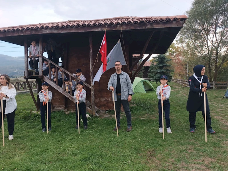 Ladikli öğrenciler arkadaşlarının anısına izcilik kampı düzenledi