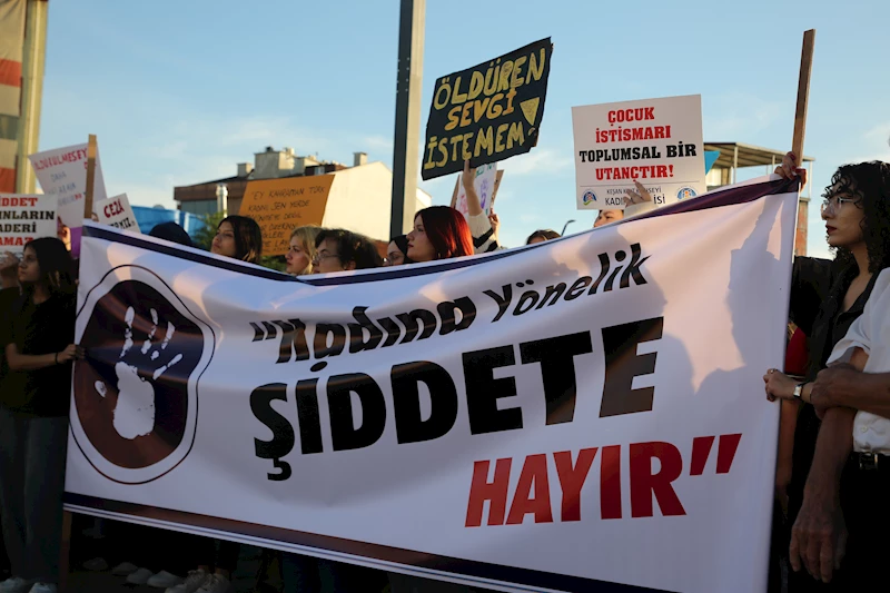 Edirne’de kadınlar, siyah giyerek kadın, çocuk ve hayvanlara şiddeti protesto etti