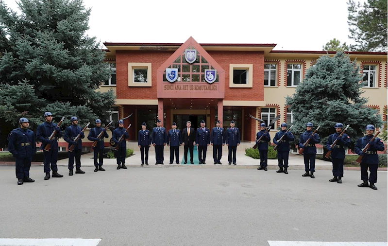 Amasya Valisi Bakan, Merzifon’da ziyaretlerde bulundu