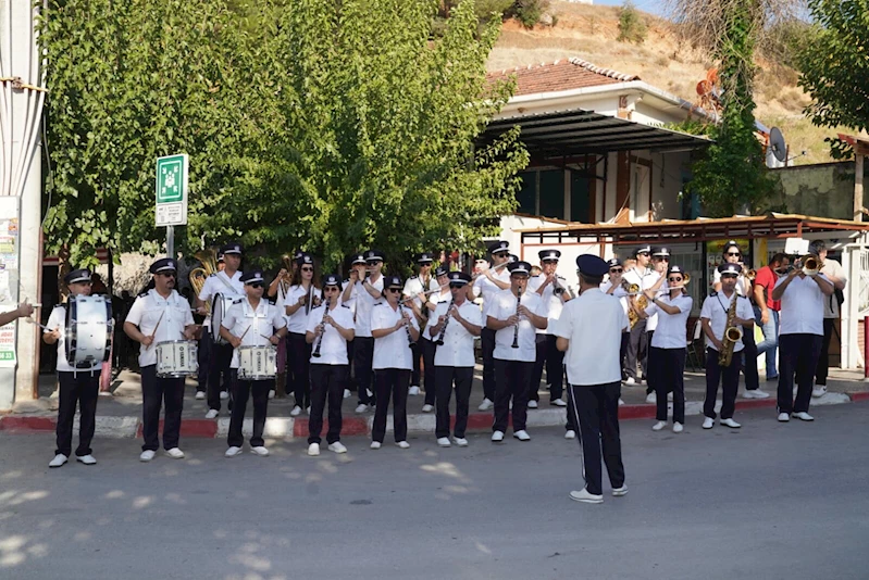 Cumhuriyet coşkusu Kemalpaşa