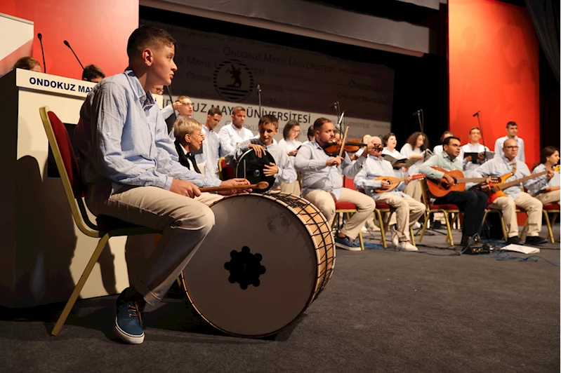 Otizmli bireylerden oluşan koro, farkındalık oluşturmak için şehir şehir gezip konser veriyor