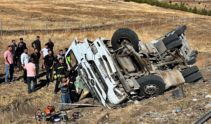 Gaziantep’te, şarampole devrilen beton mikserinin sürücüsü öldü