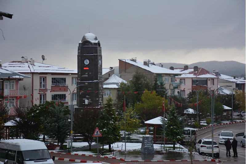 Başçiftlik ilçesinde kar yağışı etkili oldu