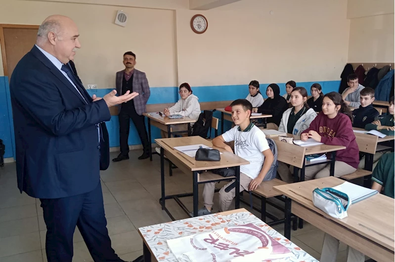 Gümüşhacıköy İlçe Milli Eğitim Müdürü Gültekin’den okul ziyareti