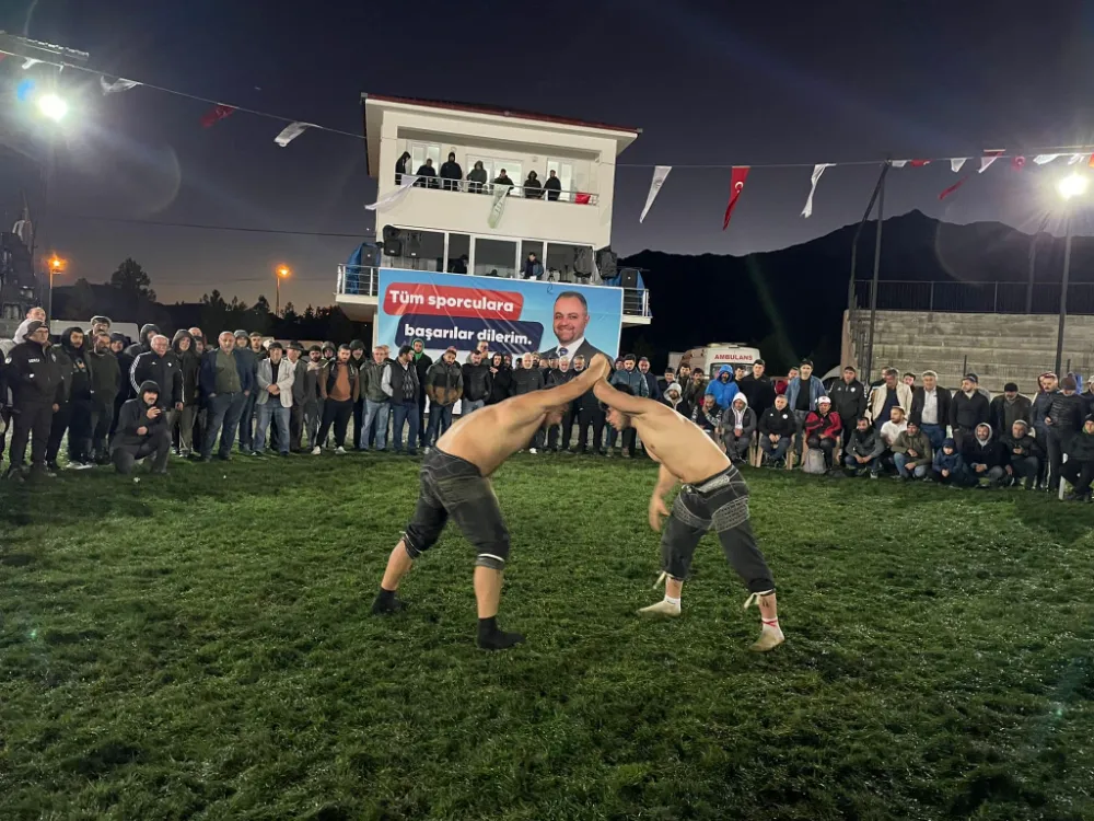 Yusufeli’de Karakucak Güreşleri Festivali: Alperen Tokgöz Başpehlivanlık Unvanını Kazandı