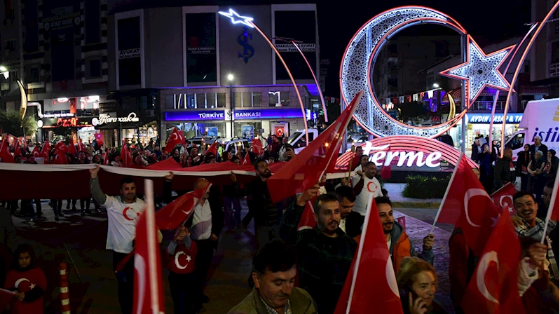 Terme’de fener alayı ve bayrak yürüyüşü yapıldı