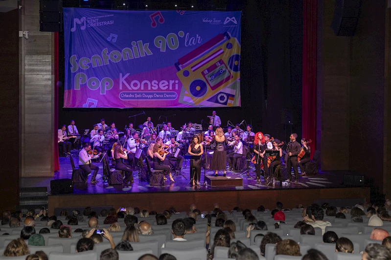 Büyükşehir’in kent orkestrası, 90’lar konseri ile nostalji rüzgarı estirdi