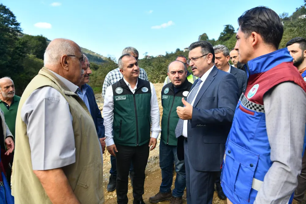 BAŞKAN GENÇ ARSİN’DE HEYELAN ÇALIŞMALARINI YERİNDE İNCELEDİ