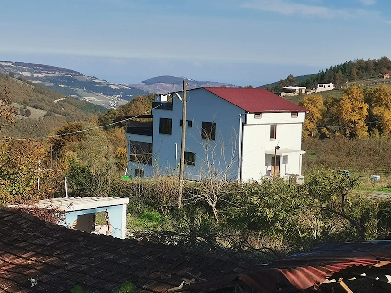 Samsun’da kaçak yapının yıkımı kapı ve pencerelerin sökülmesi için ertelendi