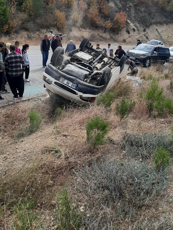 Virajda takla atan minibüsteki 5 kişi hafif yaralandı