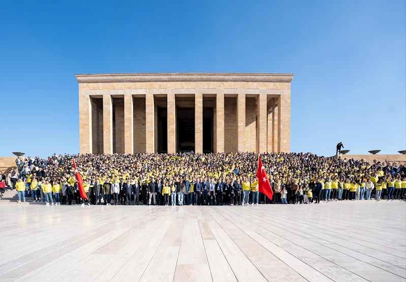 1907 Fenerbahçe Derneği ve 1907 UNİFEB’ten Anıtkabir’e 4 bin 500 öğrenci ile ziyaret