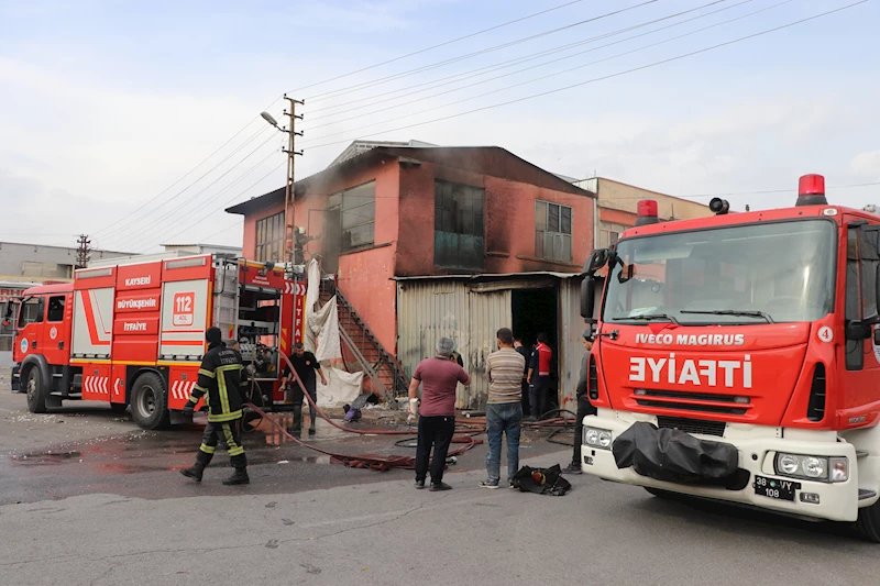 Sünger atölyesinde çıkan yangın, 1 saatte söndürüldü