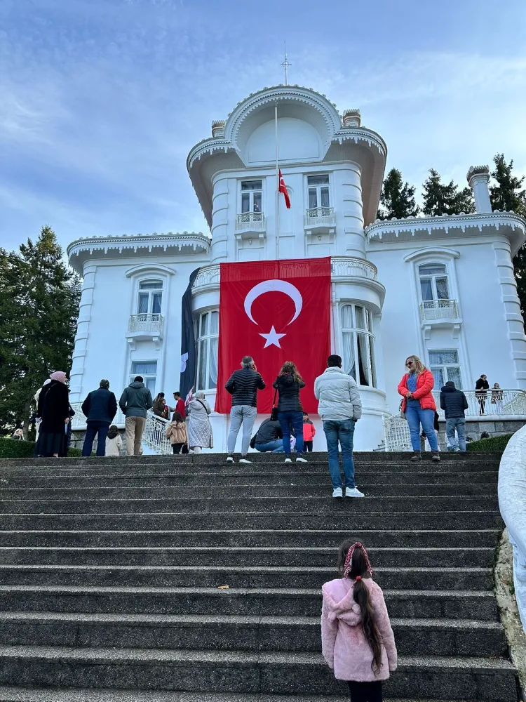 Atatürk’ün Hatırasına Saygı: 10 Kasım’da Binlerce Ziyaretçi Köşkte Buluştu