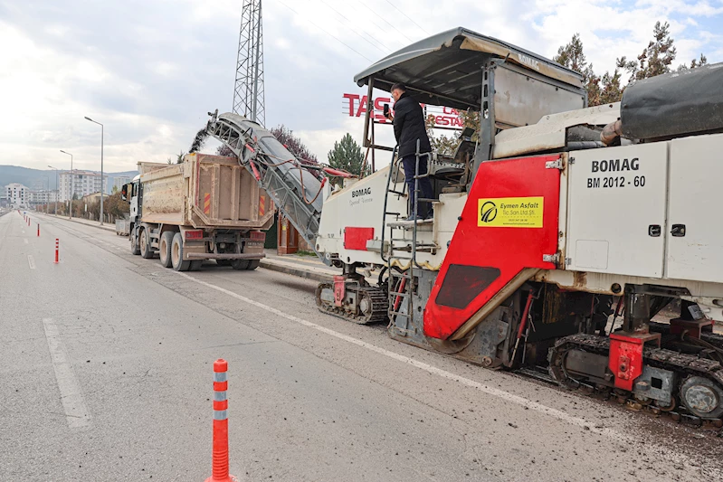 Sivas Belediyesi, yol yenileme çalışmalarını sürdürüyor