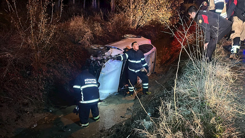 Su kanalına düşen otomobilin sürücüsünü itfaiyeciler kurtardı