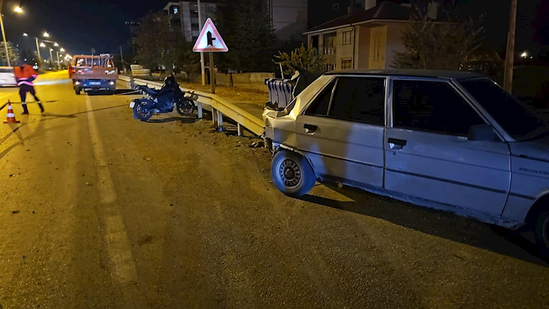 Otomobille çarpışan motosikletin sürücüsü yaralandı; kaza anı kamerada 