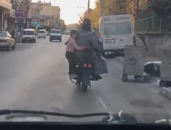 2 kişilik motosiklete 5 kişi bindiler 