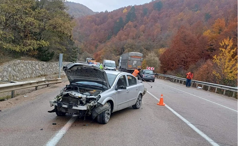 Boyabat’ta bariyere çarpan otomobilin sürücüsü yaralandı 