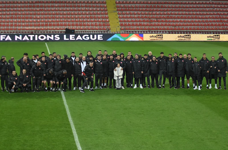 A Milli Futbol Takımı, Kadir Has Stadyumu’nda yürüyüş yaptı