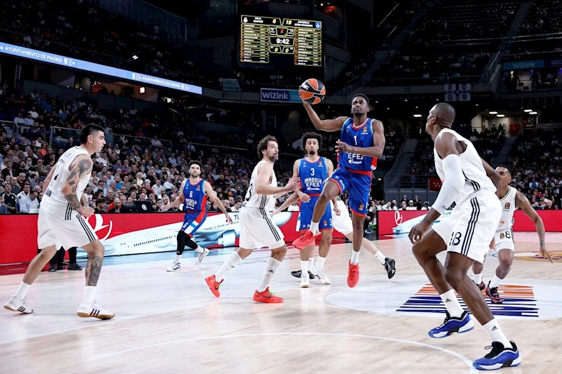 Real Madrid - Anadolu Efes: 64-74