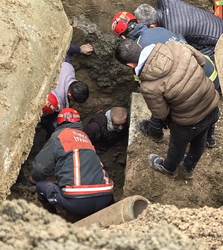 Bursa’da toprak altında kalan işçinin kurtarılma anı kamerada