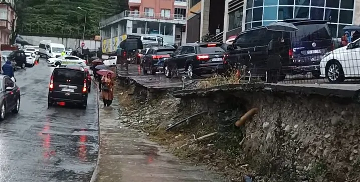 Karayollarının Yapmadığı Yol, Rize’nin Merkezinde Çirkin Bir Görüntü Oluşturuyor