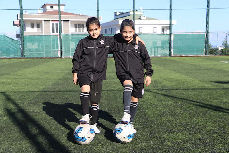 İkiz kız kardeşler, Beşiktaş JK Akademisi’ne seçildi