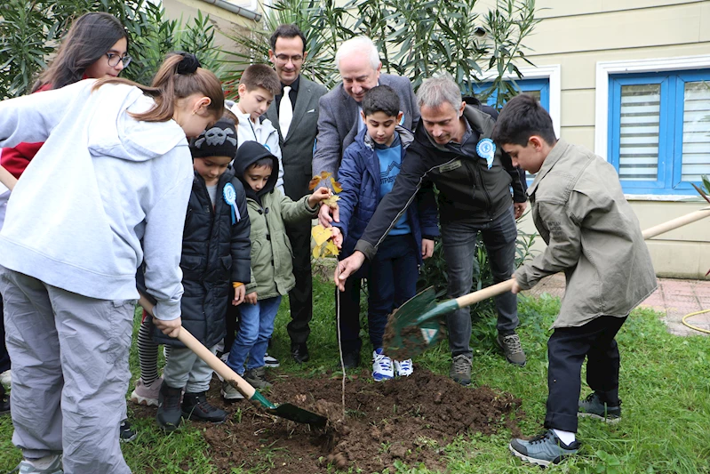 Diyabet hastalığına fidan dikerek dikkat çektiler