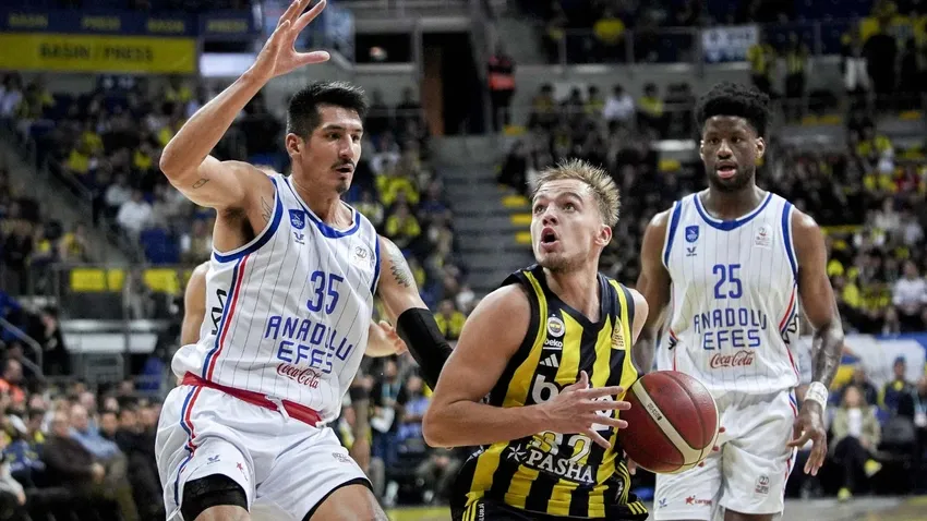 Fenerbahçe Beko, dev derbinin 2.periyodunda açıldı! Anadolu Efes’i farklı geçti!