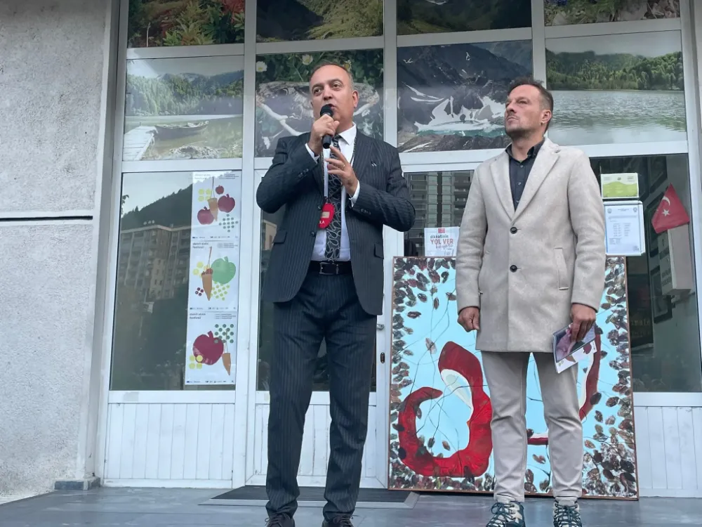 Borçka’da Doğa ve Kültür Buluşması: Demir Elma Festivali Başladı