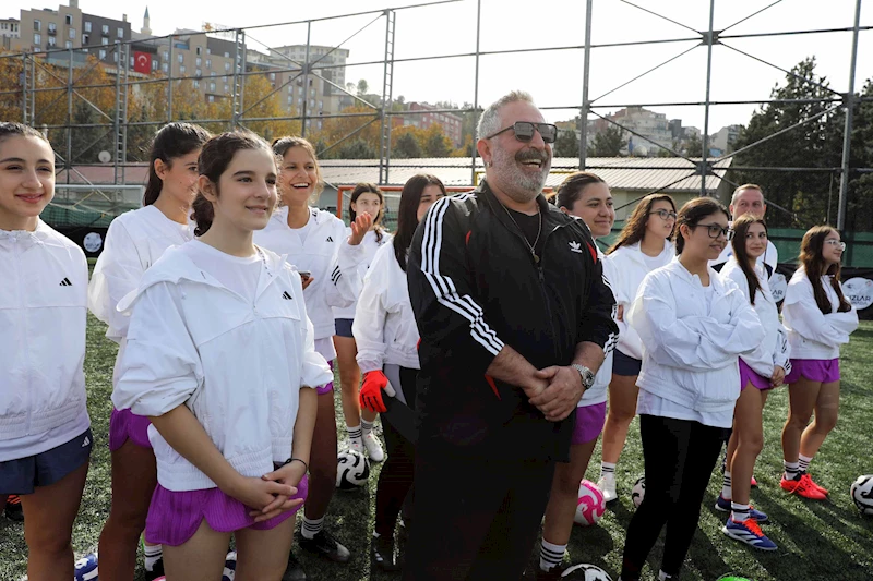 Kız çocuklarını futbola kazandırmak için anlamlı proje