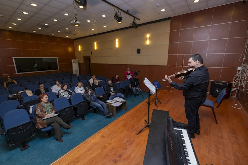 Mersin Büyükşehir, bünyesine yeni sanatçılar kazandırıyor