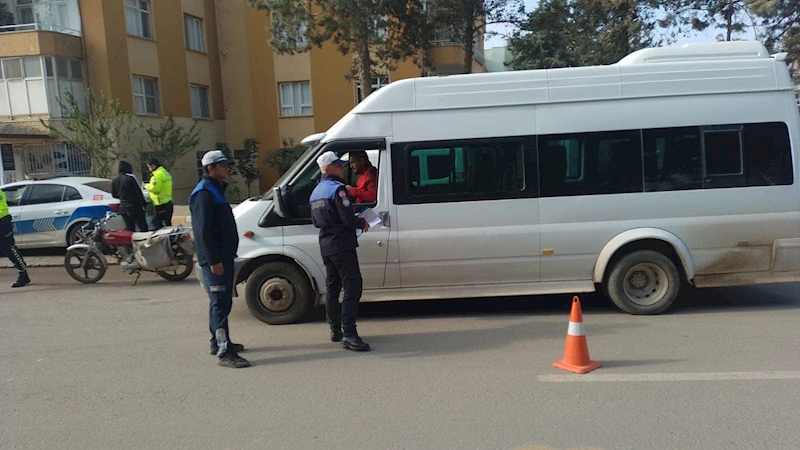 Polis ve zabıtadan toplu taşıma araçlarına denetim 