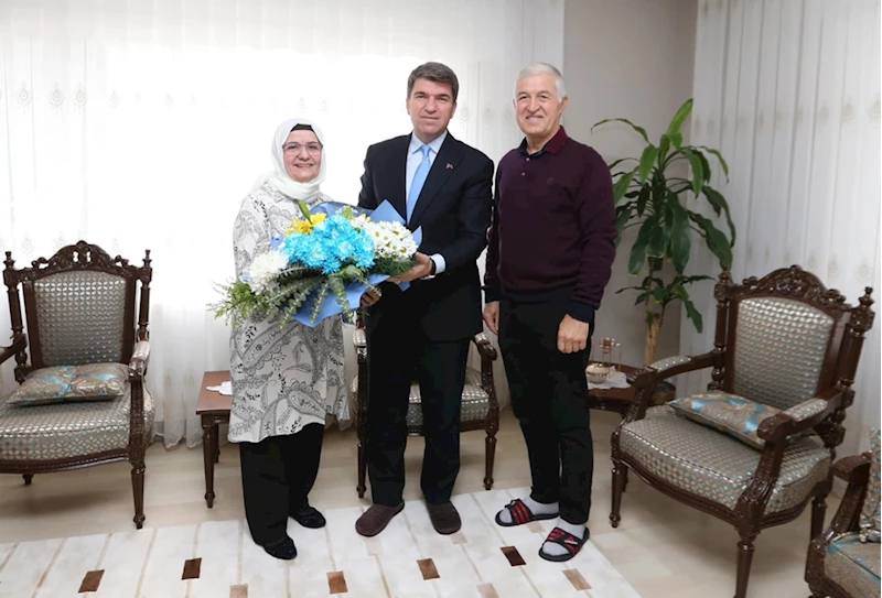 Amasya Valisi Bakan, emekli öğretmenleri ziyaret etti