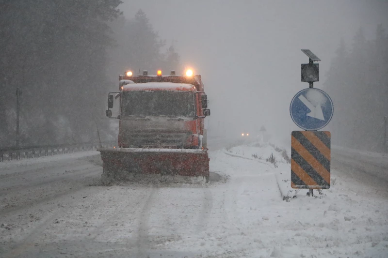 Bolu Dağı geçişinde kar yağışı başladı(2)