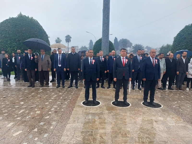 Hatay’da eğitimciler, Başöğretmen Atatürk Anıtı