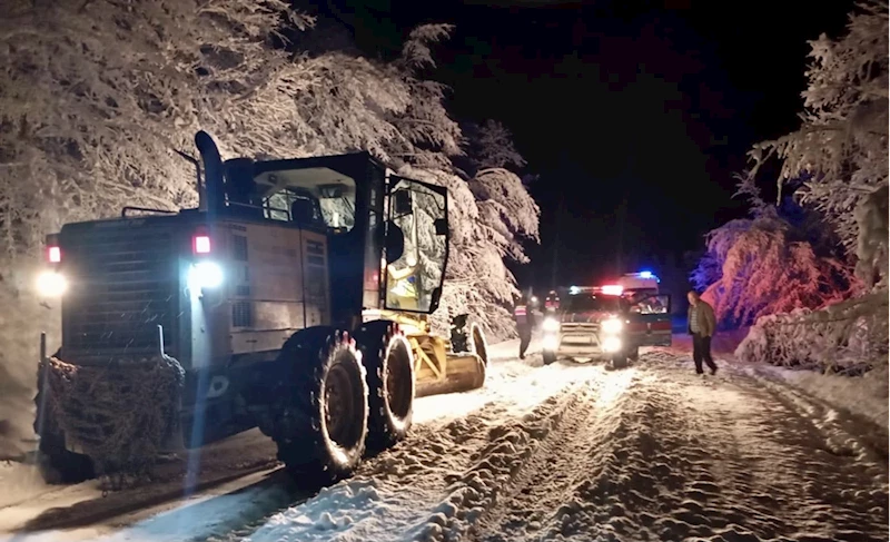 Sinop’ta kar nedeniyle köylerinde mahsur kalan iki hasta kurtarıldı