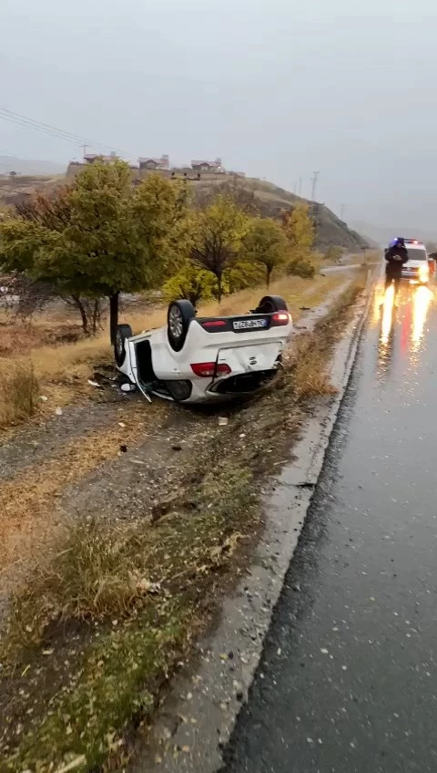 Elazığ’da takla atan otomobildeki 2 kişi yaralandı