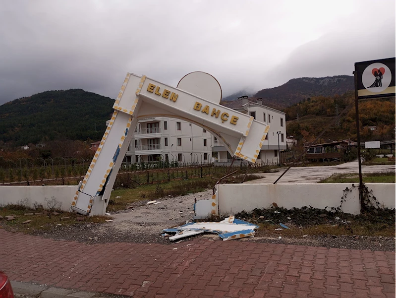 Cide ilçesinde yağış ve fırtına etkili oldu