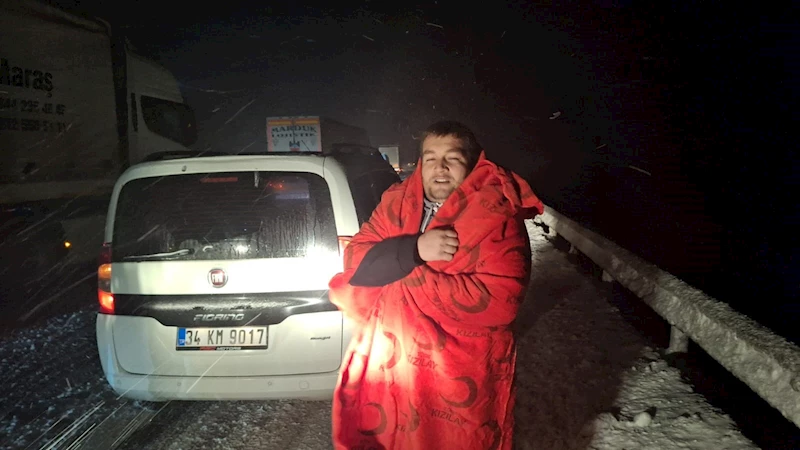 Türk Kızılay’dan aşırı kar yağışı nedeniyle yolda kalanlara yardım