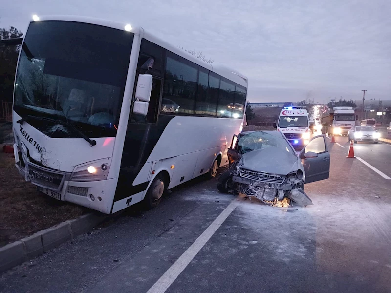 Takla atan otomobil, servis midibüsüyle çarpıştı: 1 ölü, 5 yaralı 