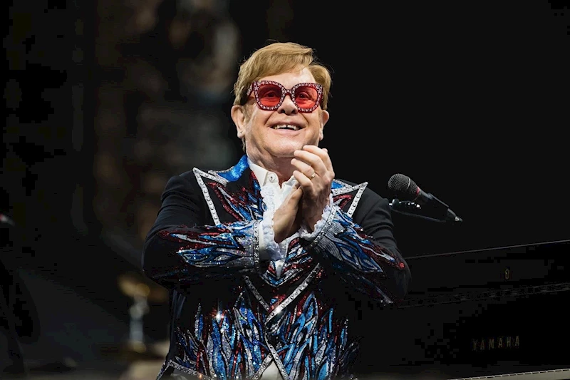 Elton John: Şarkı sözlerini bile okuyamıyorum