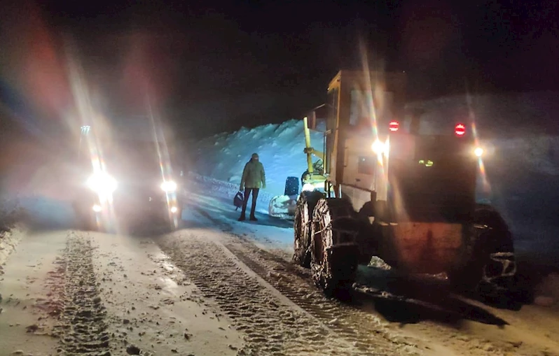 Rahatsızlanan asker, kardan kapanan yol açılarak hastaneye kaldırıldı