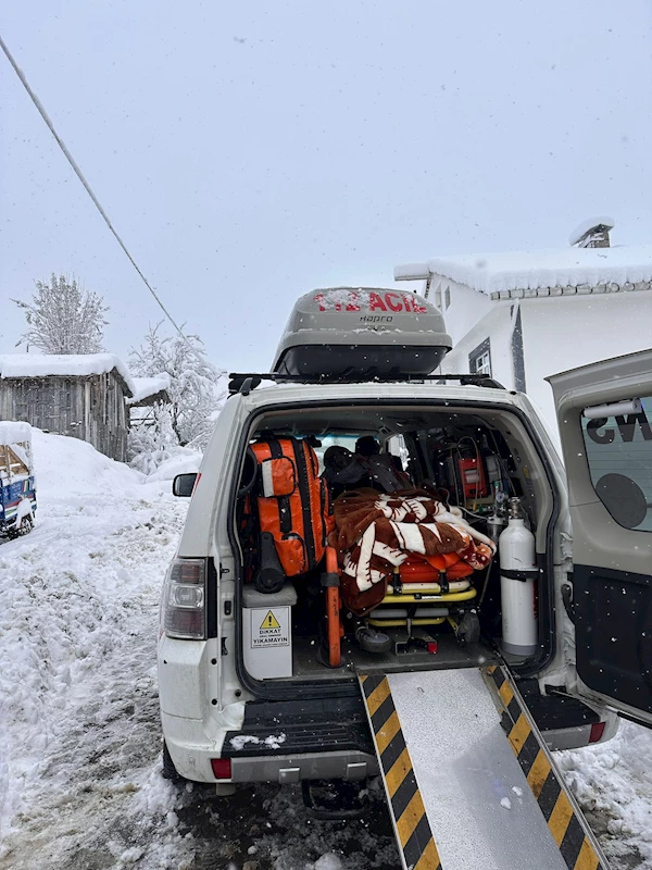 Solunum cihazını çalıştıramayan hastayı, hastaneye UMKE ulaştırdı