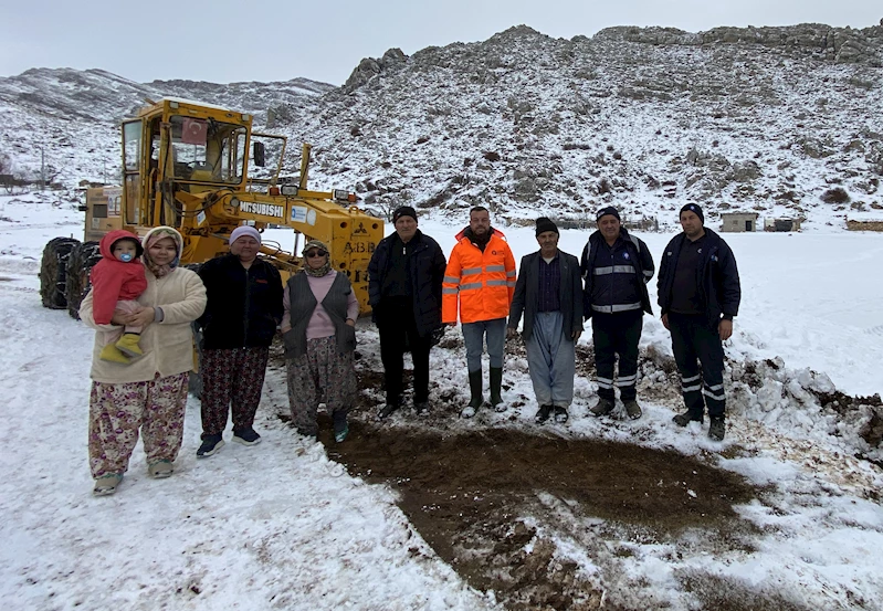 Akseki’de karda mahsur kalan 3 aile kurtarıldı