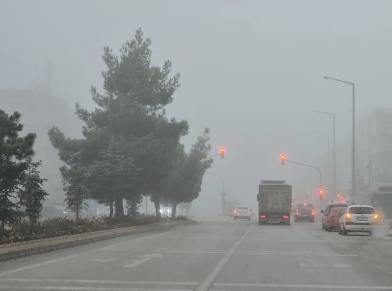 Konya-Ankara kara yolunda yoğun sis 