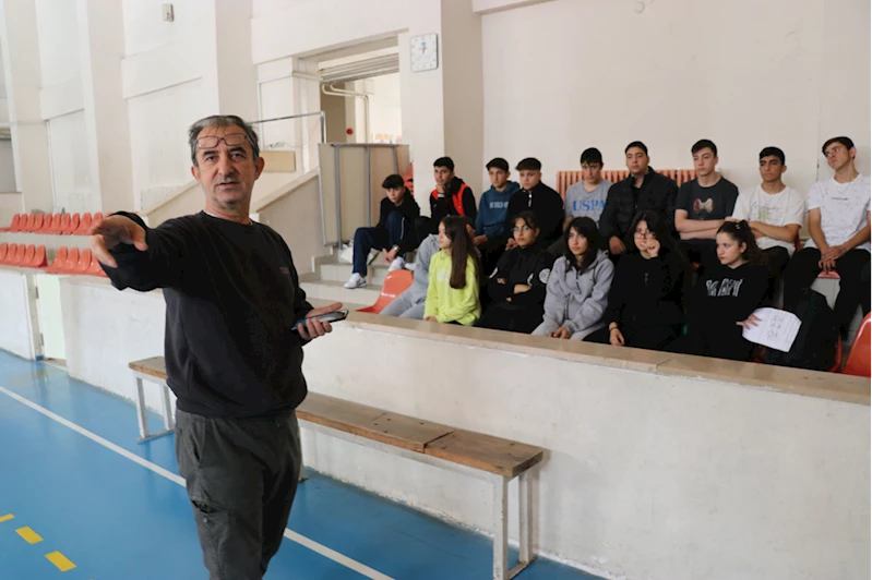 Mezun olduğu lisede 30 yıldır öğretmenlik yapıyor