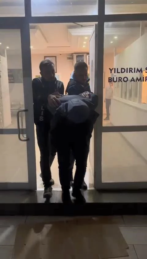 Firari hükümlü, maç bitince gözaltına alınması için polise yalvardı