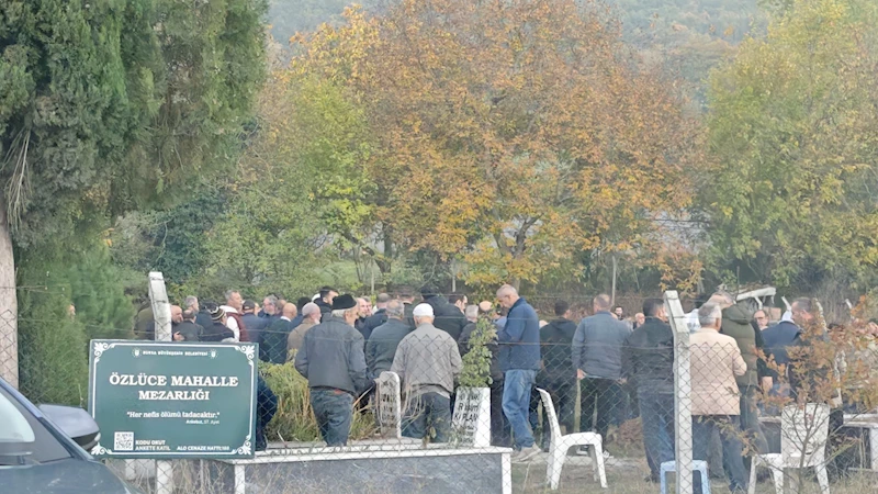 Geçen sene kanseri yenip trafik kazasında ölen emekli doktor toprağa verildi / Ek fotoğraflar